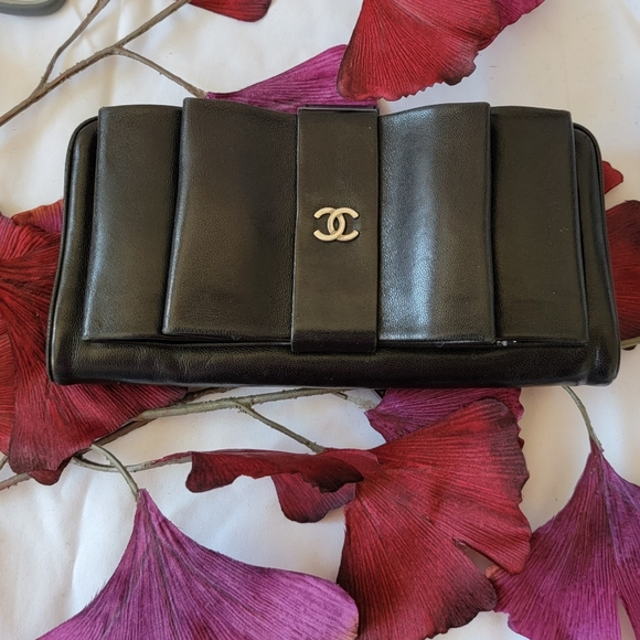 CHANEL Handbags - CHANEL 2013 Double Bow Wallet / Clutch